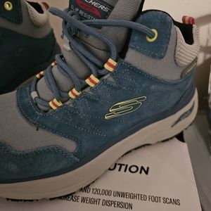 Comp toe boots  sckechers used.